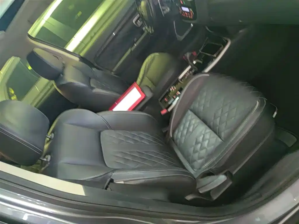 Mitsubishi Outlander 2020 2.4L 4WD Luxury 5-seater фото 25