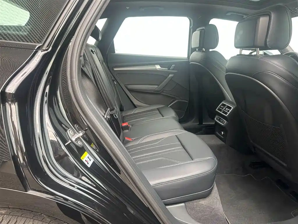 Audi Q5L 2025 45th Anniversary Edition 45 TFSI Luxury Sport фото 15