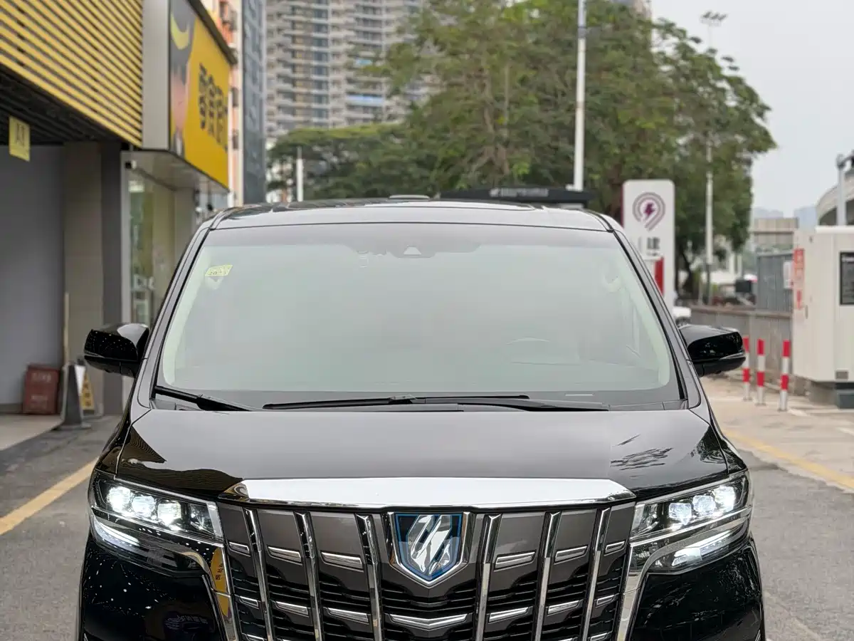 Toyota Vellfire 2019 Hybrid 2.5L HV Premium Edition фото 2