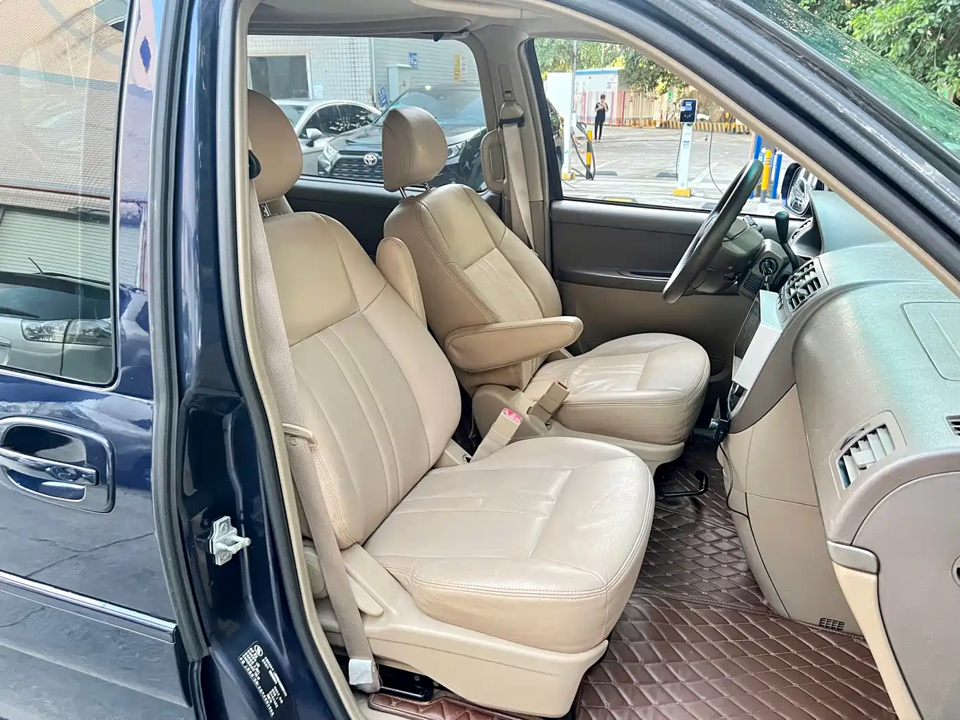 Buick GL8 2011 2.4L LT Executive Edition фото 12