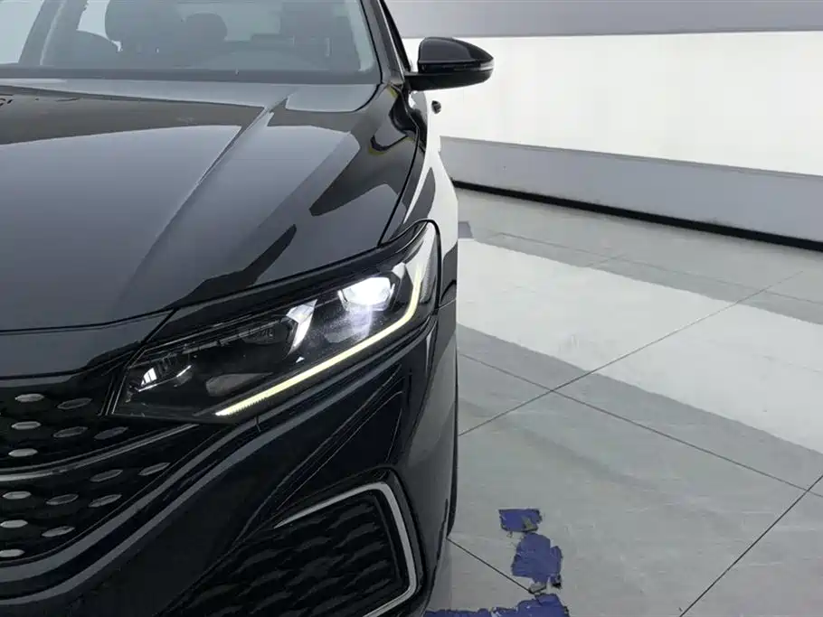 Volkswagen Passat 2023 Facelift 330TSI Starlight Elite Edition фото 5