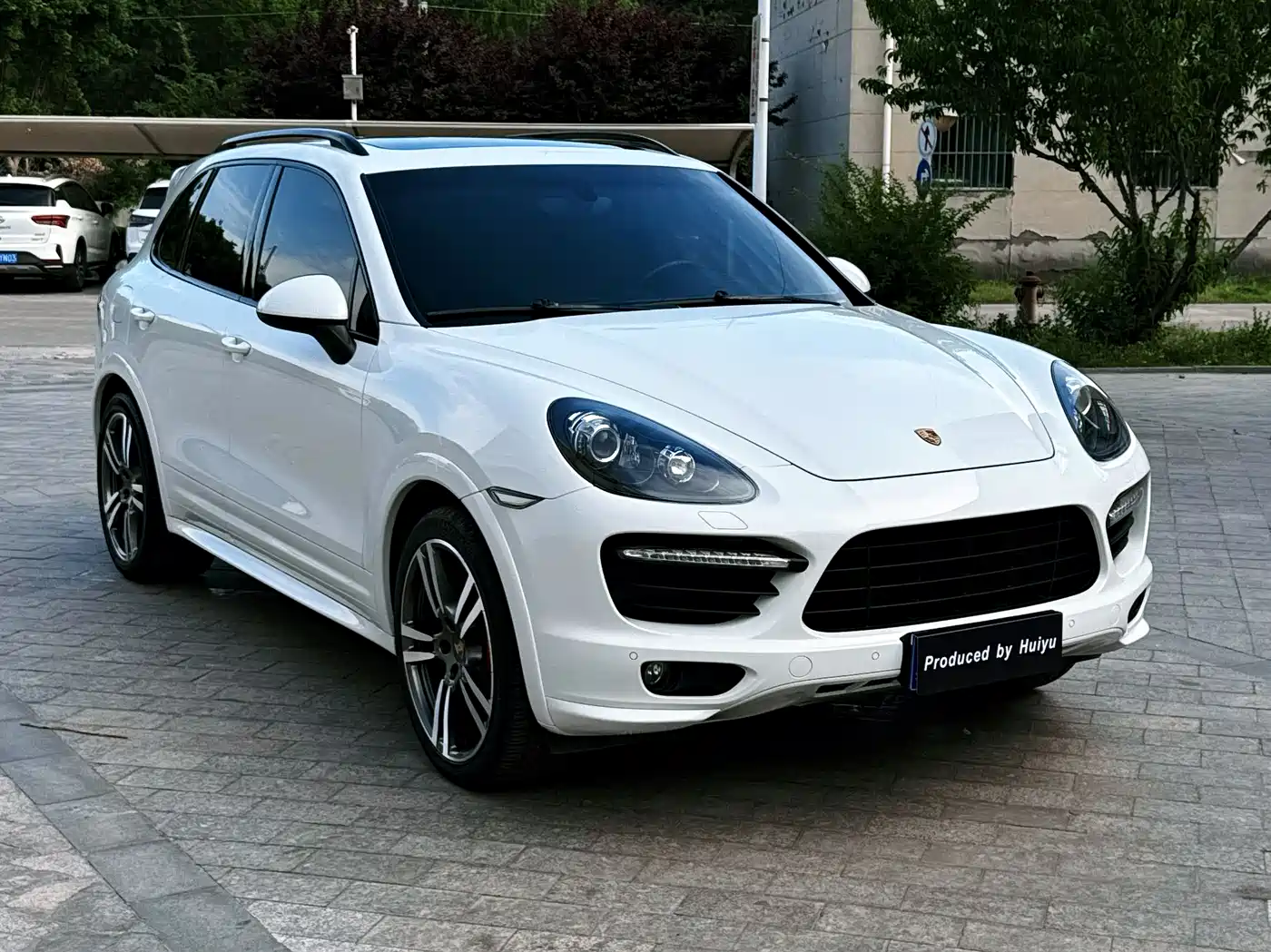 Porsche Cayenne 2012 Cayenne GTS 4.8L фото 3