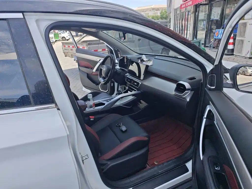Фото 20 - Geely Coolray