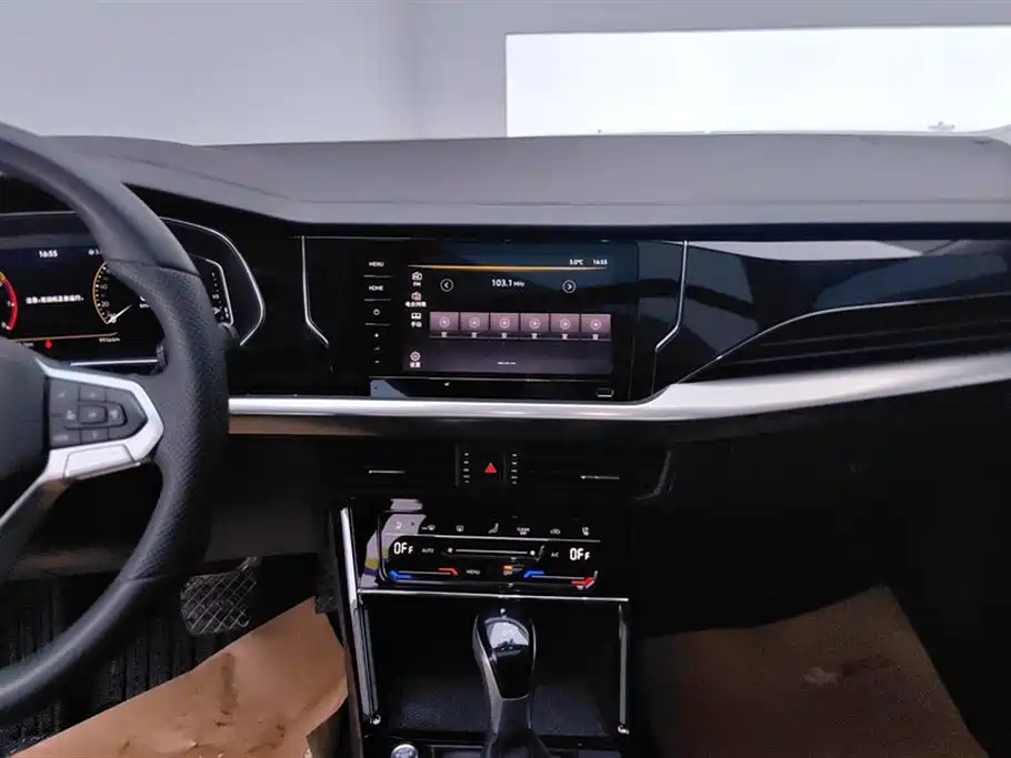Volkswagen Passat 2025 Outstanding 380TSI Dragon Soaring Edition фото 13