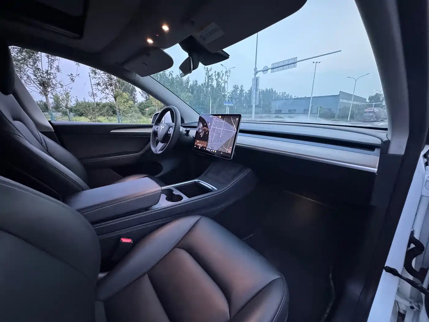 Photo 15 - Tesla Model Y