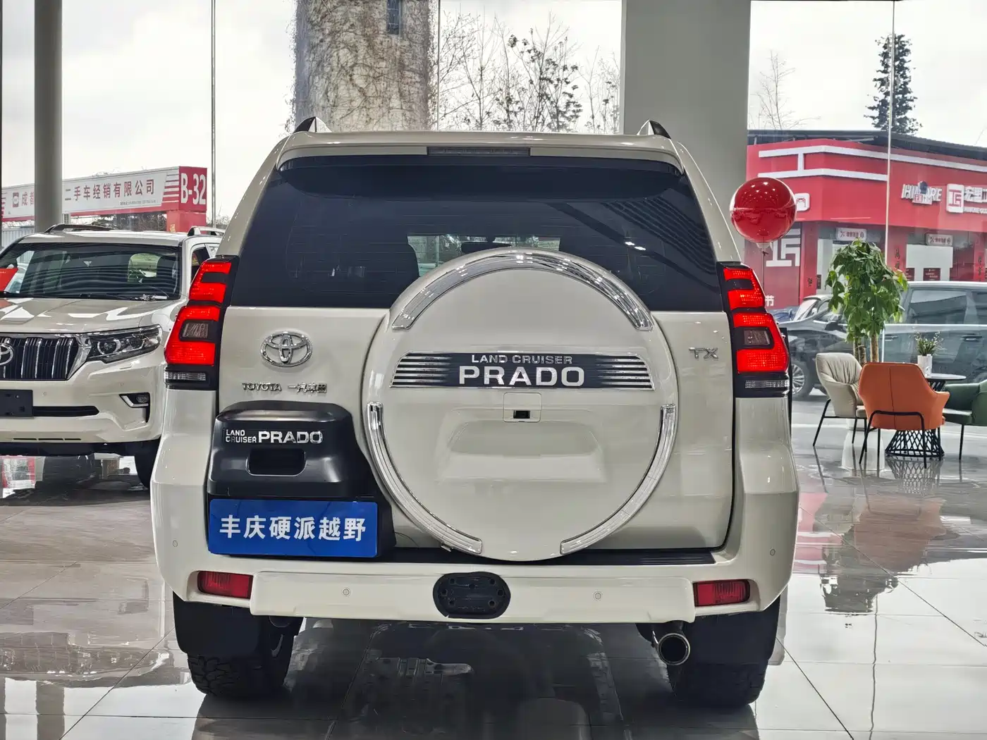 Toyota Prado 2018 3.5L Automatic TX-L Rear-mounted Spare Tire фото 3