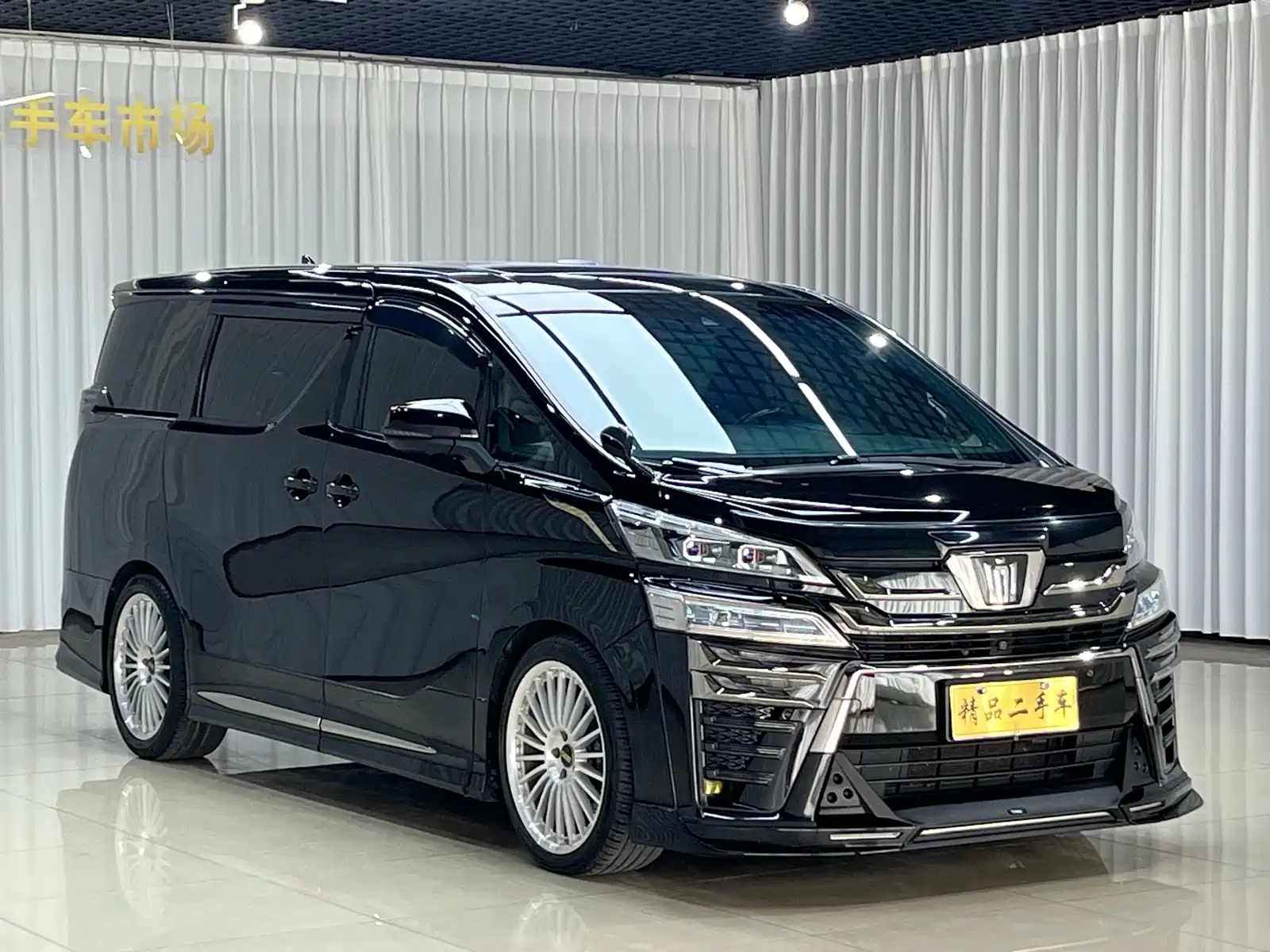 Фото 3 - Toyota Vellfire
