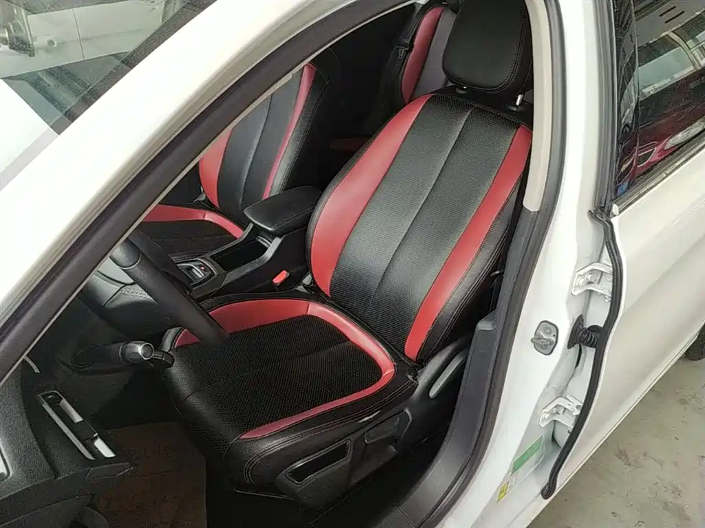 Peugeot 408 2015 Model 1.2T Automatic Luxury Edition фото 15