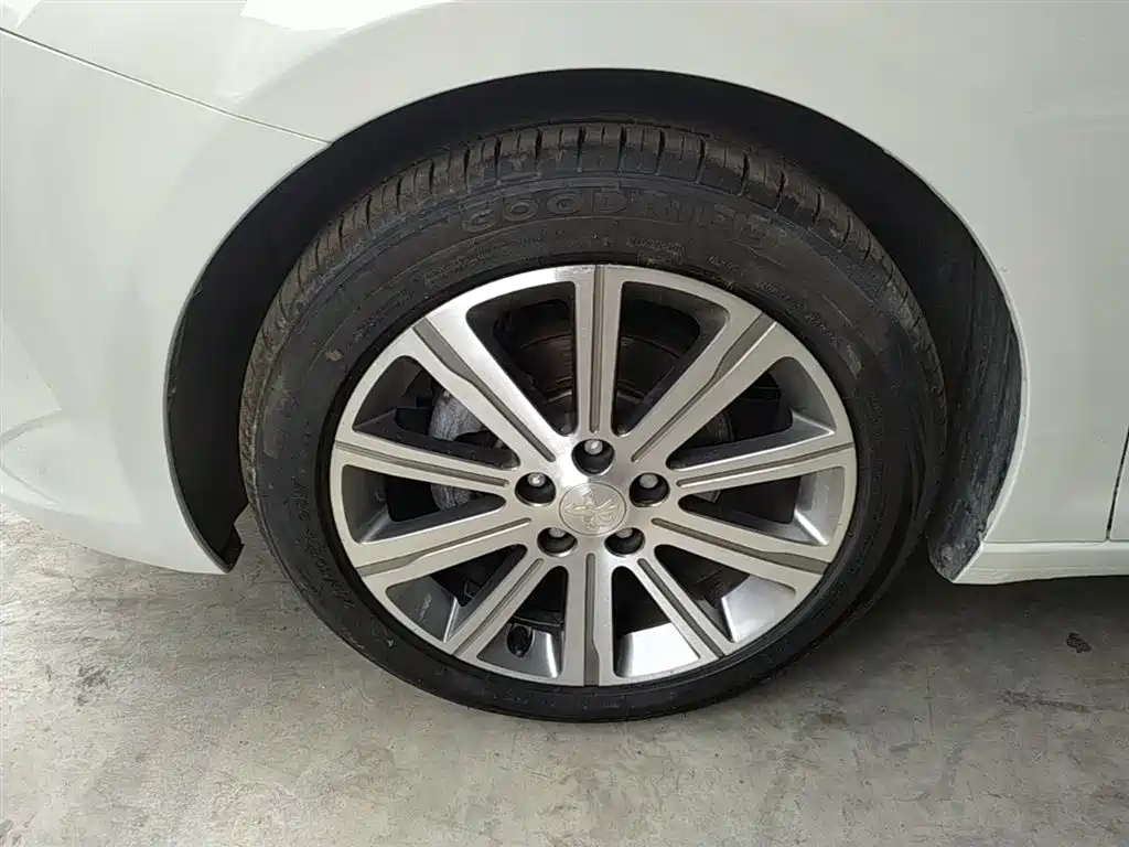 Peugeot 408 2015 Model 1.2T Automatic Luxury Edition фото 23