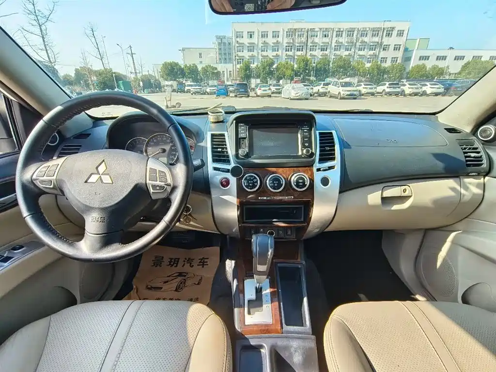Mitsubishi Pajero Sport 2013 3.0L Automatic 2WD Luxury фото 9