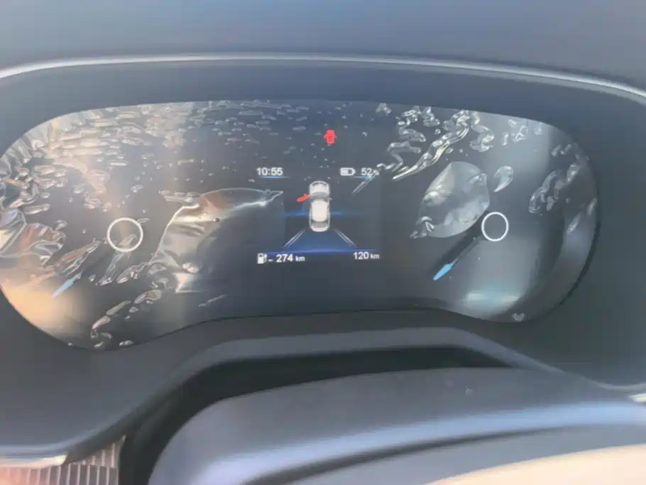 صورة 14 - Hongqi E-QM5