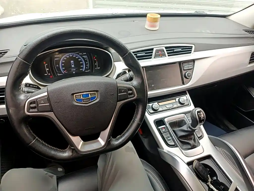 Фото 10 - Geely Atlas