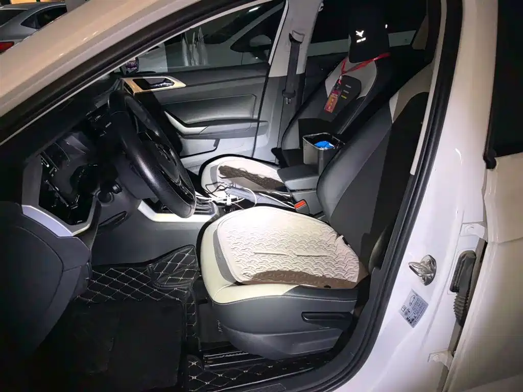 Volkswagen Polo 2019 Plus 1.5L Automatic Colorful Tech Edition фото 12