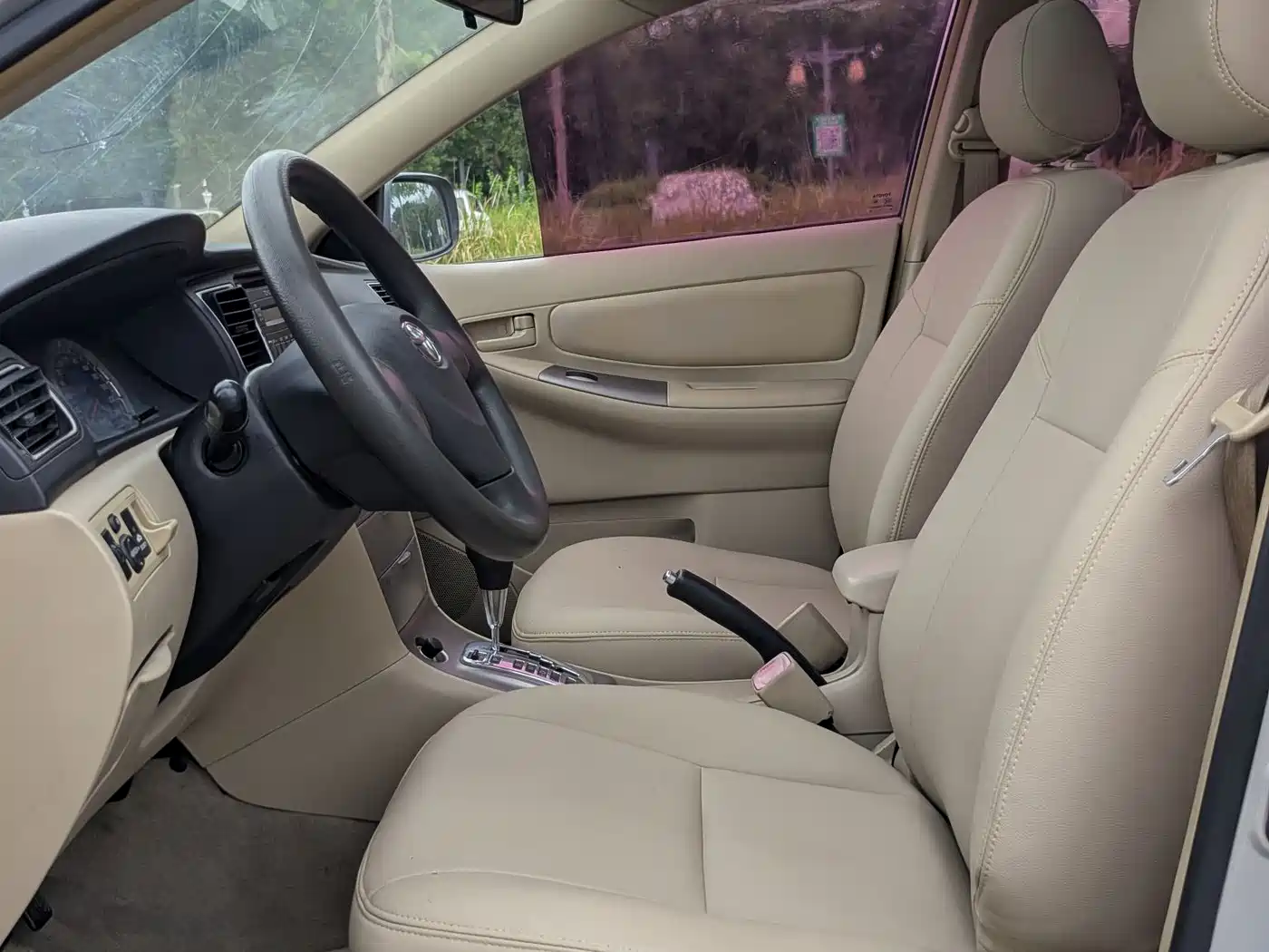 Toyota Corolla 2013 1.6L Automatic Luxury фото 4