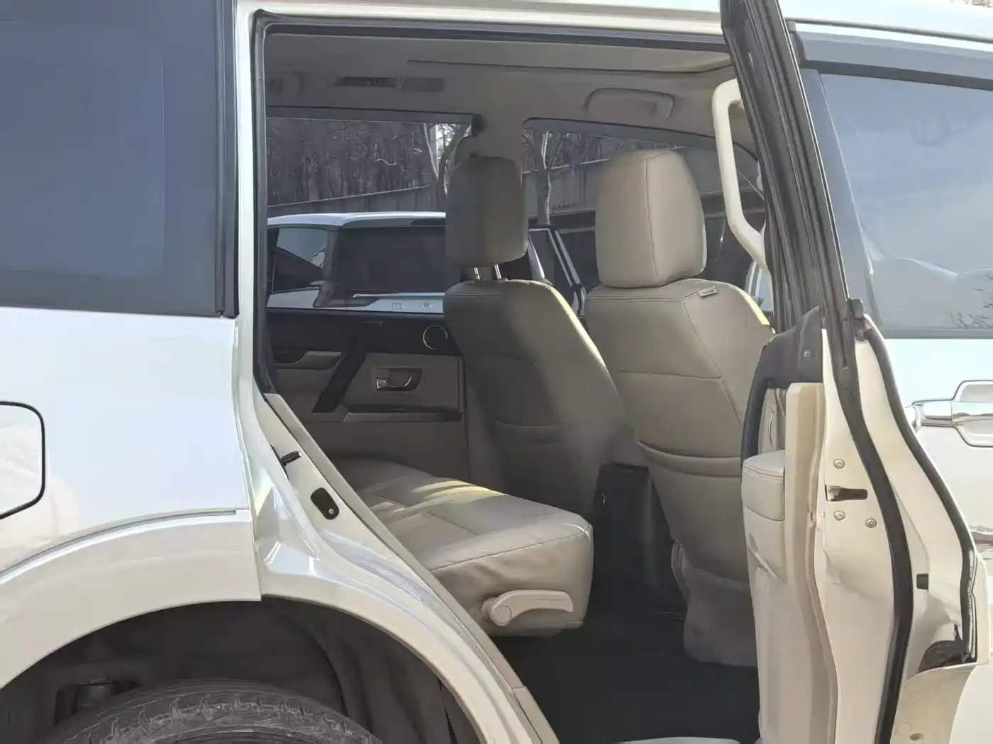 Mitsubishi Pajero (Import) 2018 3.0L Automatic Premium Edition фото 14