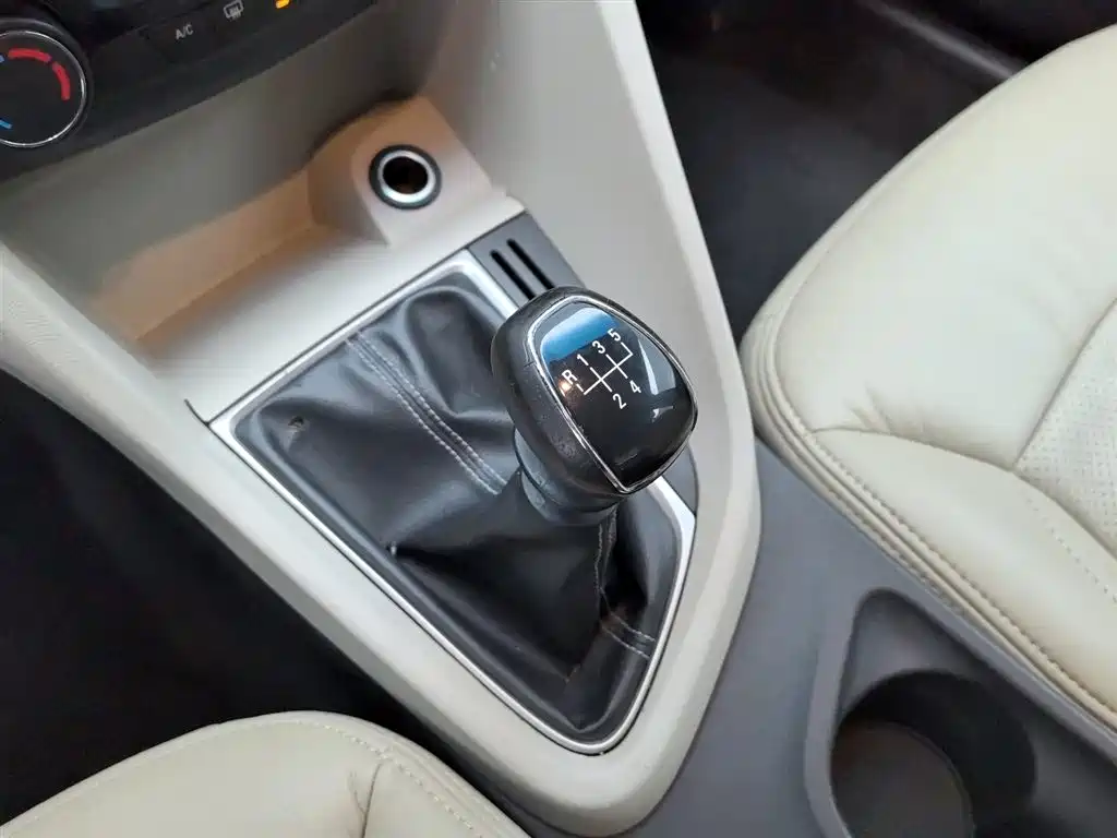 Buick Excelle 2015 15N Manual Elite фото 13
