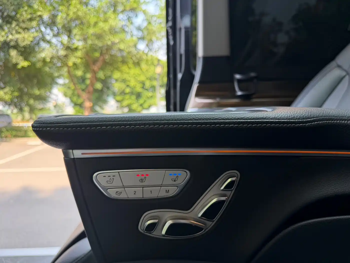 Mercedes-Benz V-Class 2022 V 260 L Long Wheelbase Luxury Edition фото 17
