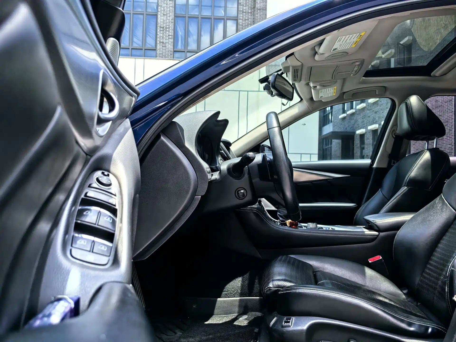 Фото 28 - Infiniti Q50L