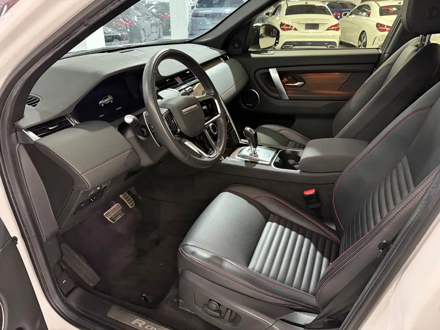 Land Rover Discovery Sport 2022 Model Facelift 249PS R-Dynamic SE Performance Tech Edition 5-seater фото 8
