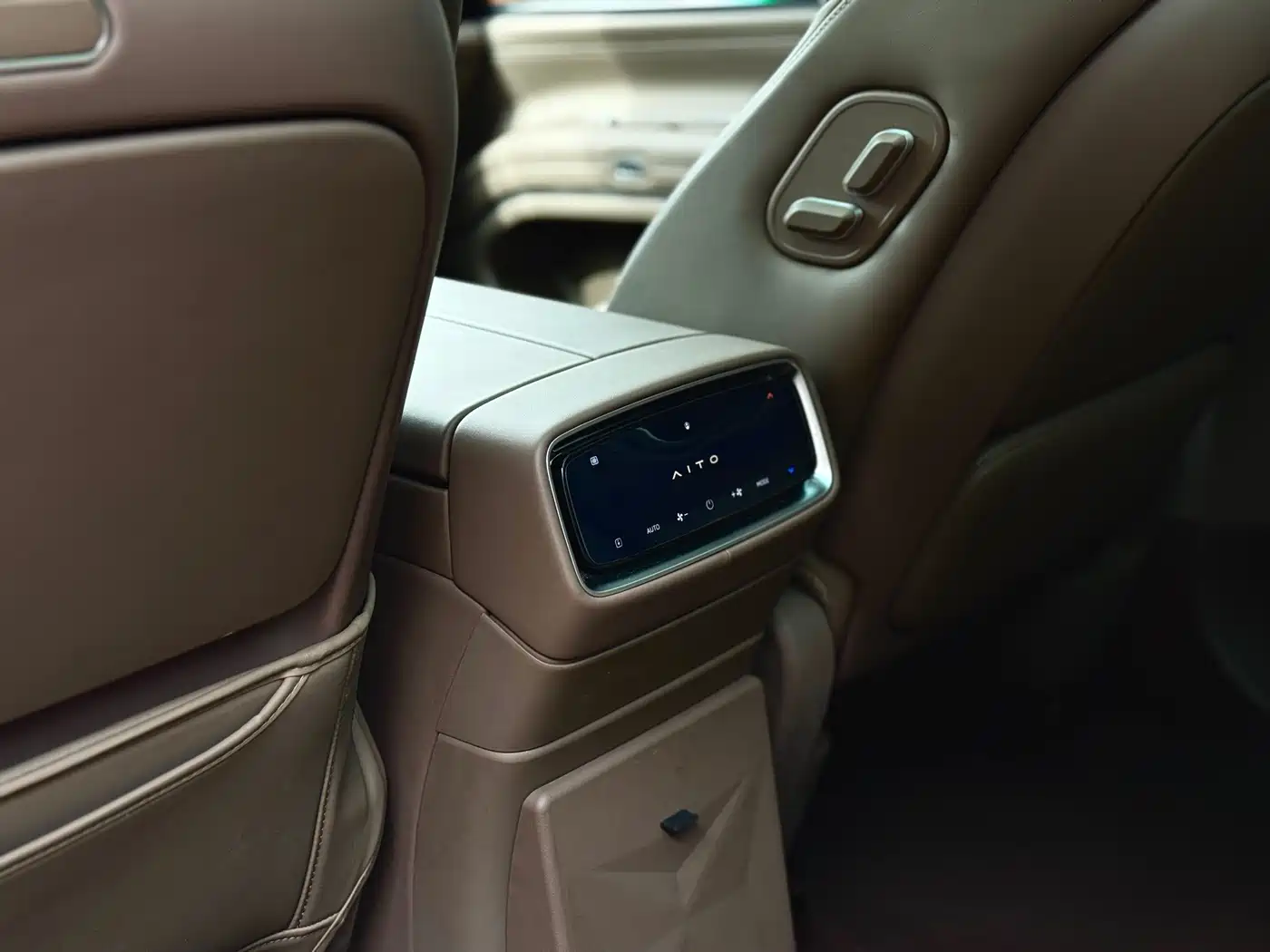 Aito M9 2024 2024 Range Extender Max Edition 42kWh 6-seater