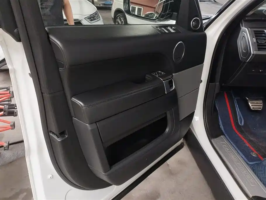 Land Rover Range Rover Sport 2016 Model 3.0 SC V6 HSE DYNAMIC фото 7