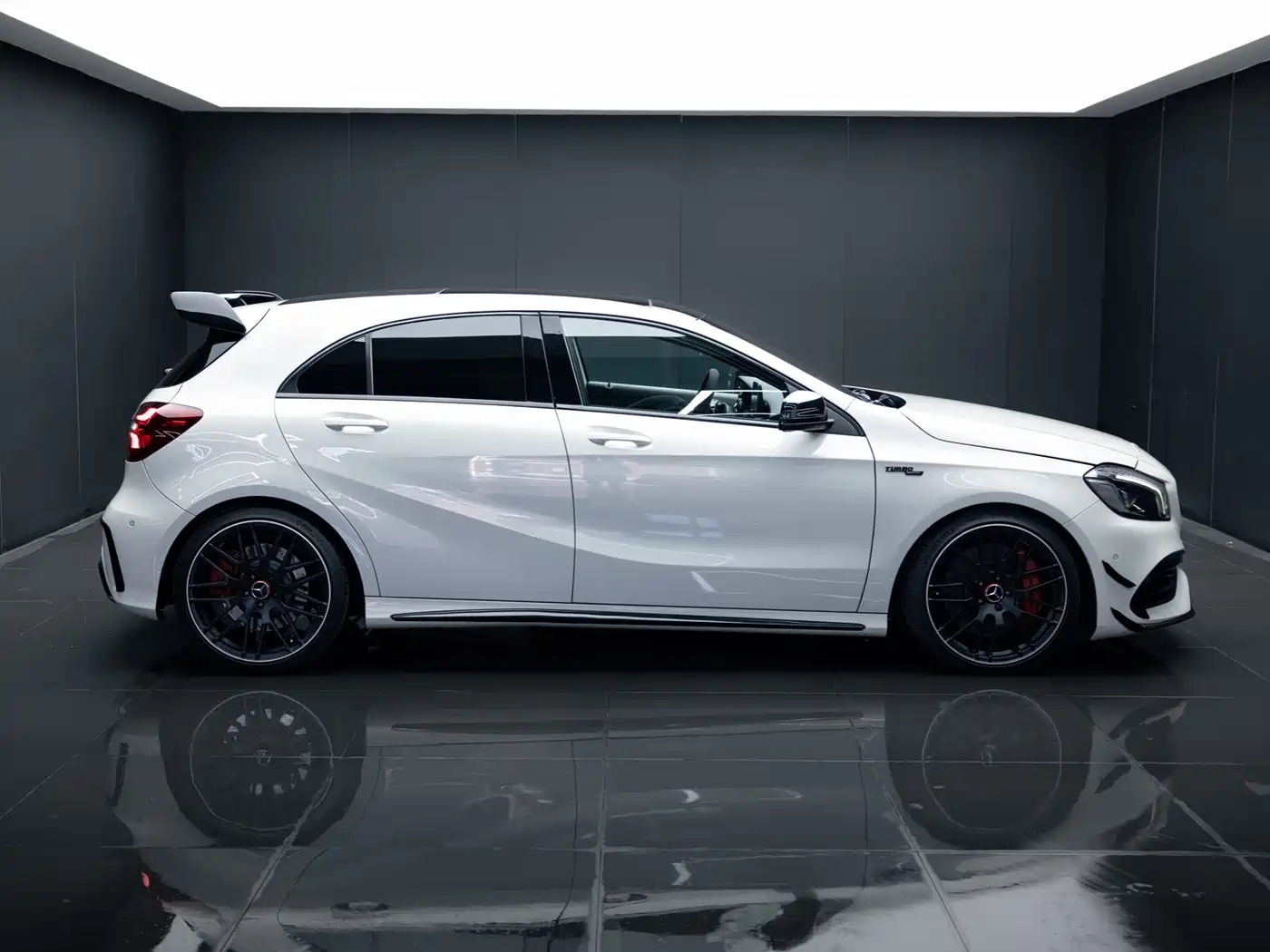 Mercedes-Benz A-Class AMG (Import) 2016 AMG A 45 4MATIC фото 4