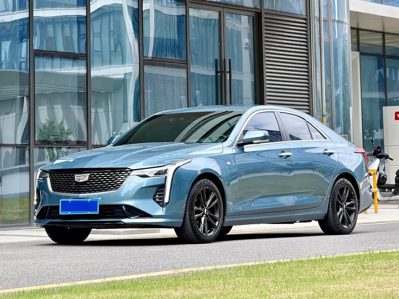 2024 Cadillac CT4