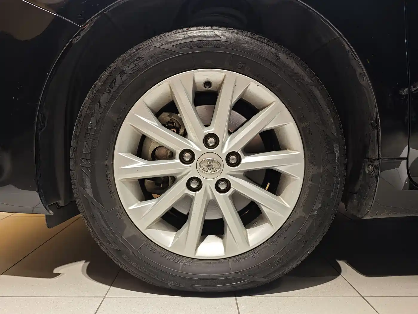 Toyota Camry 2016 2.0E 10th Anniversary Elite Edition фото 6