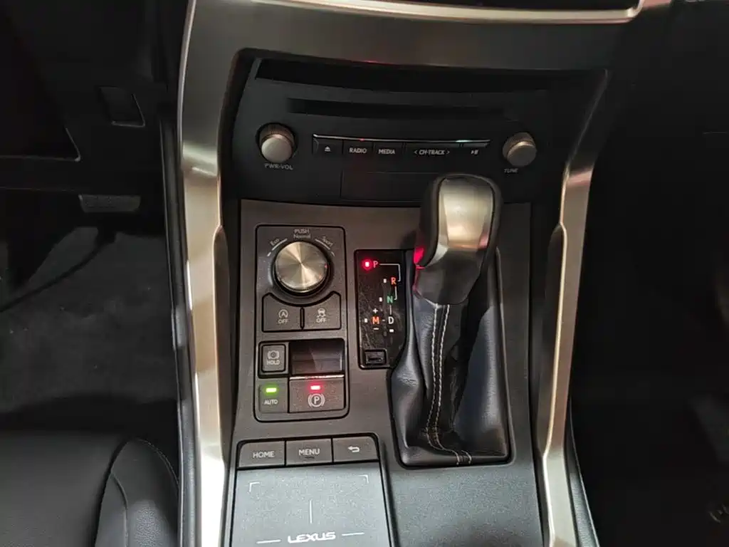 Фото 14 - Lexus NX
