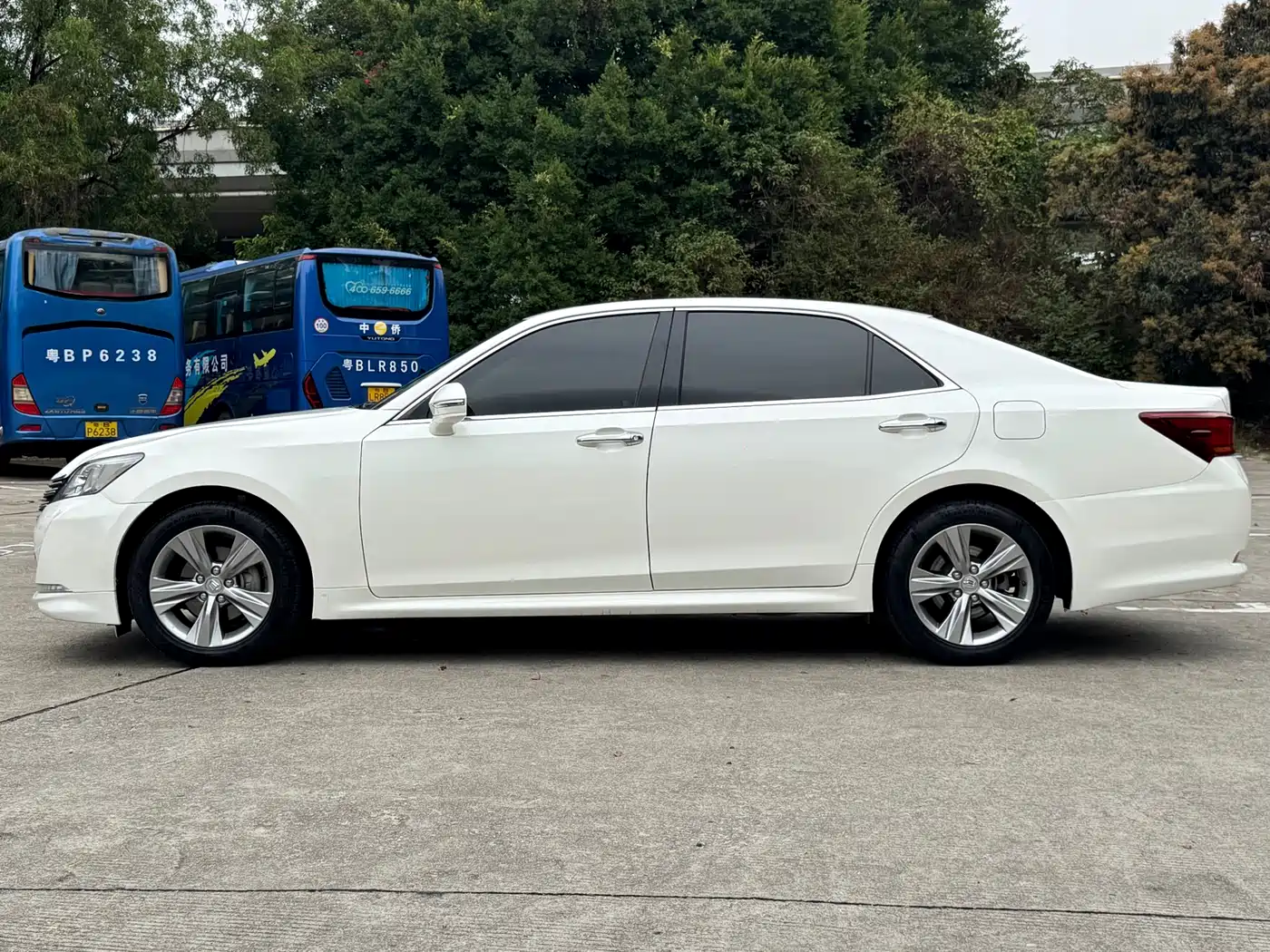 Toyota Crown 2015 2.5L Fashion Limited Edition фото 6