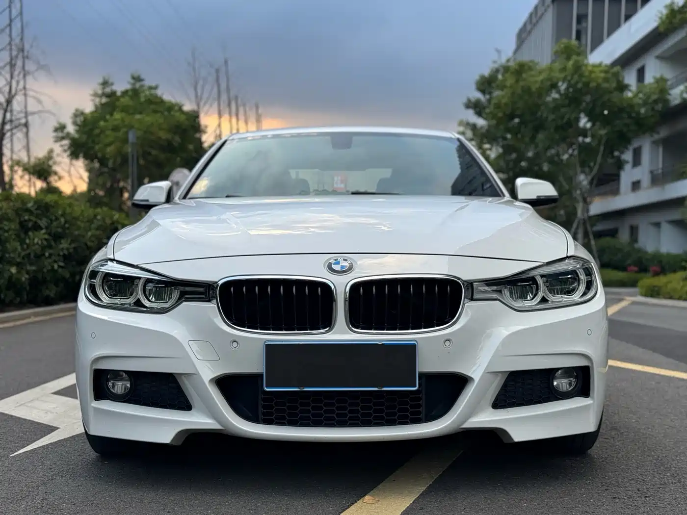 BMW 3 Series 2018 320i M Sport Black Night Edition фото 2