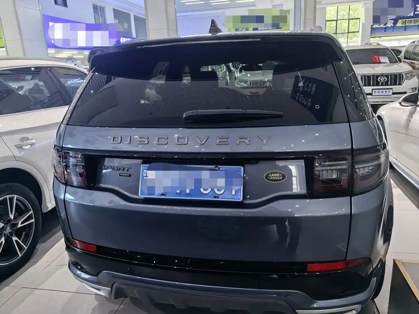 Land Rover Discovery Sport 2022 Model 249PS R-Dynamic S Performance Edition 5-Seater фото 9