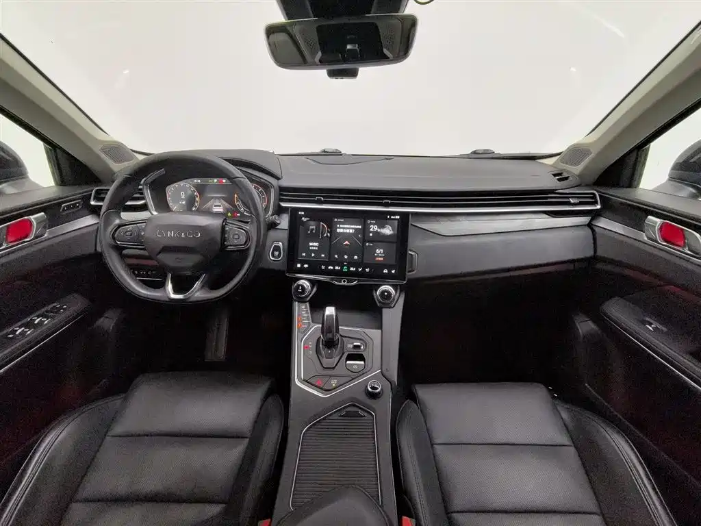 Lynk & Co 01 2021 2.0TD 2WD Pro фото 5