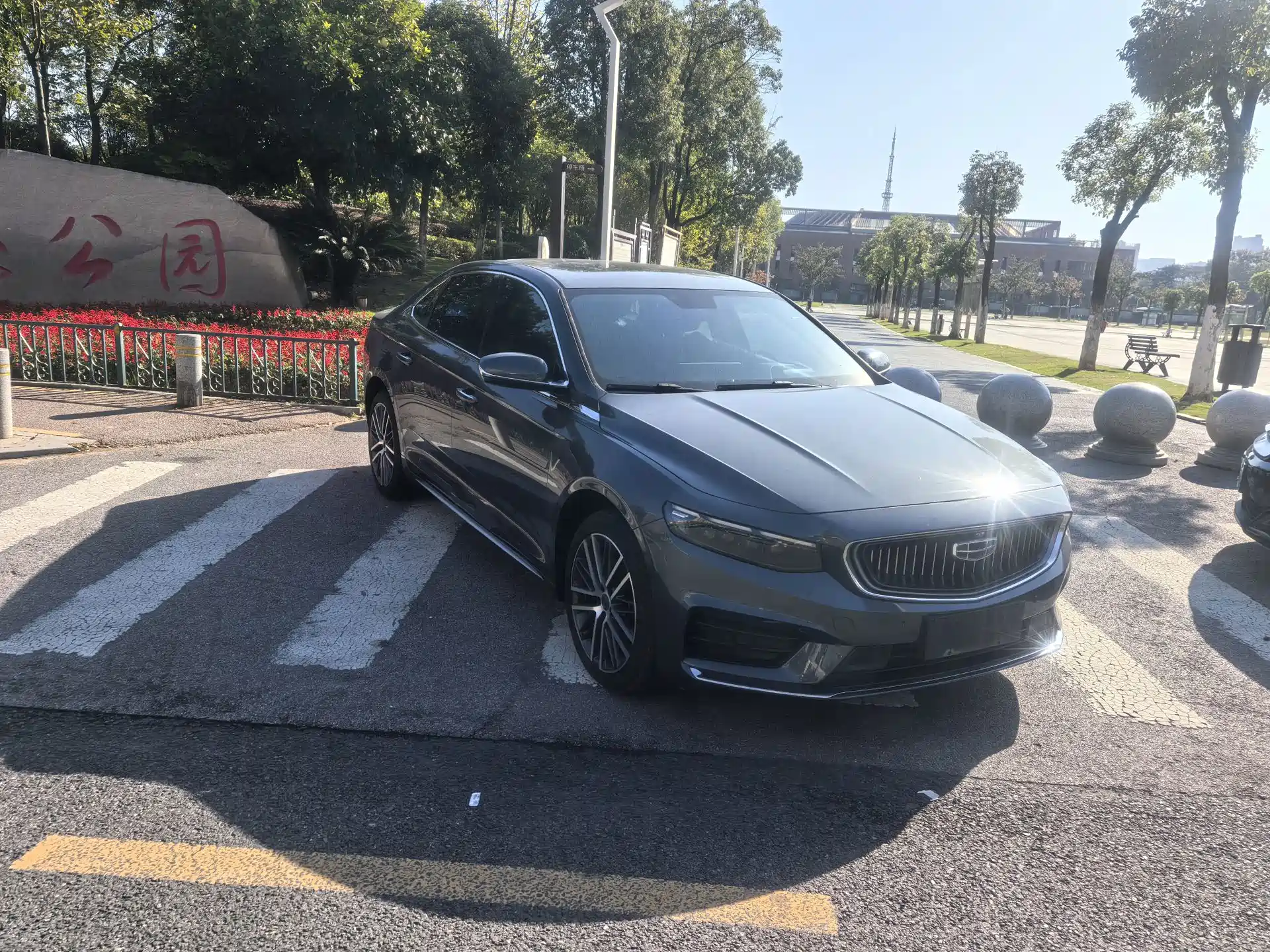 Фото 3 - Geely Preface