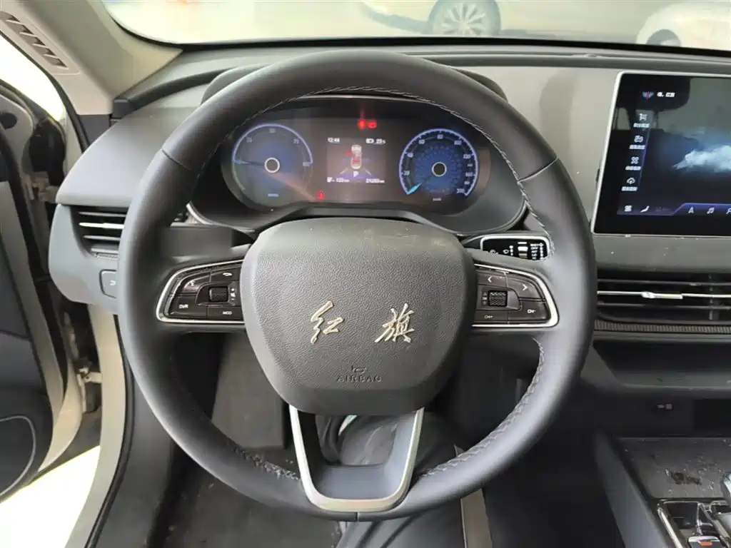 Hongqi E-QM5 2022 431km Charging Enjoyment Edition фото 7