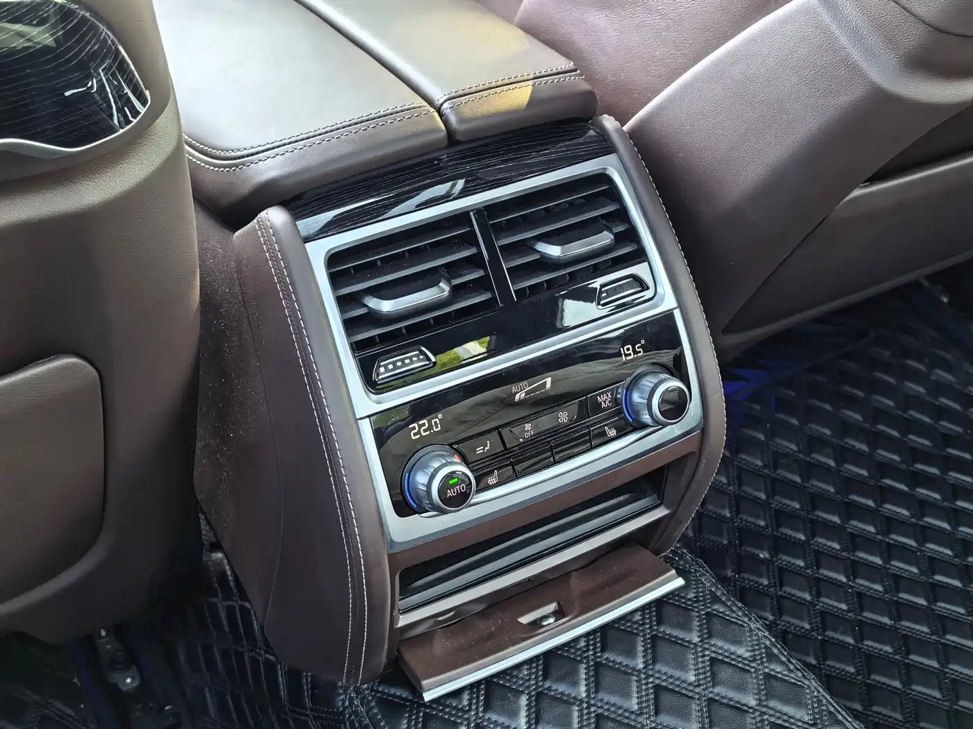 BMW 7 Series 2021 Model 730Li M Sport Package фото 12