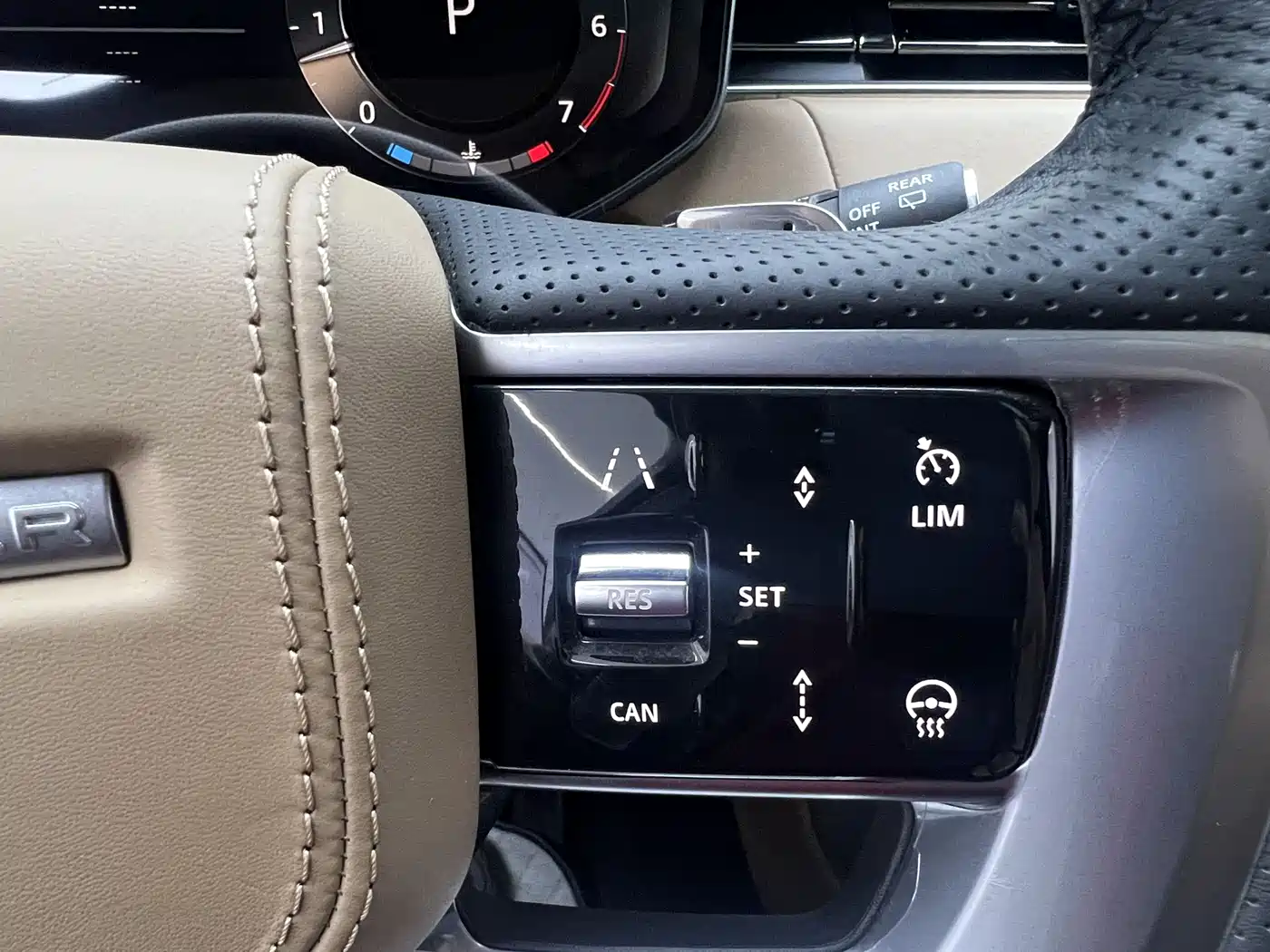 Land Rover Range Rover 2024 3.0 L6 360PS Golden Age Edition фото 9