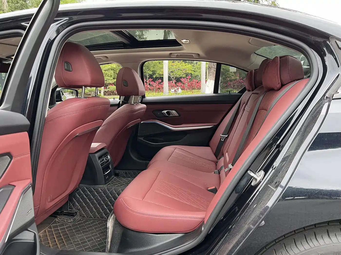 BMW 3 Series 2024 325Li M Sport Shadowline Package фото 5