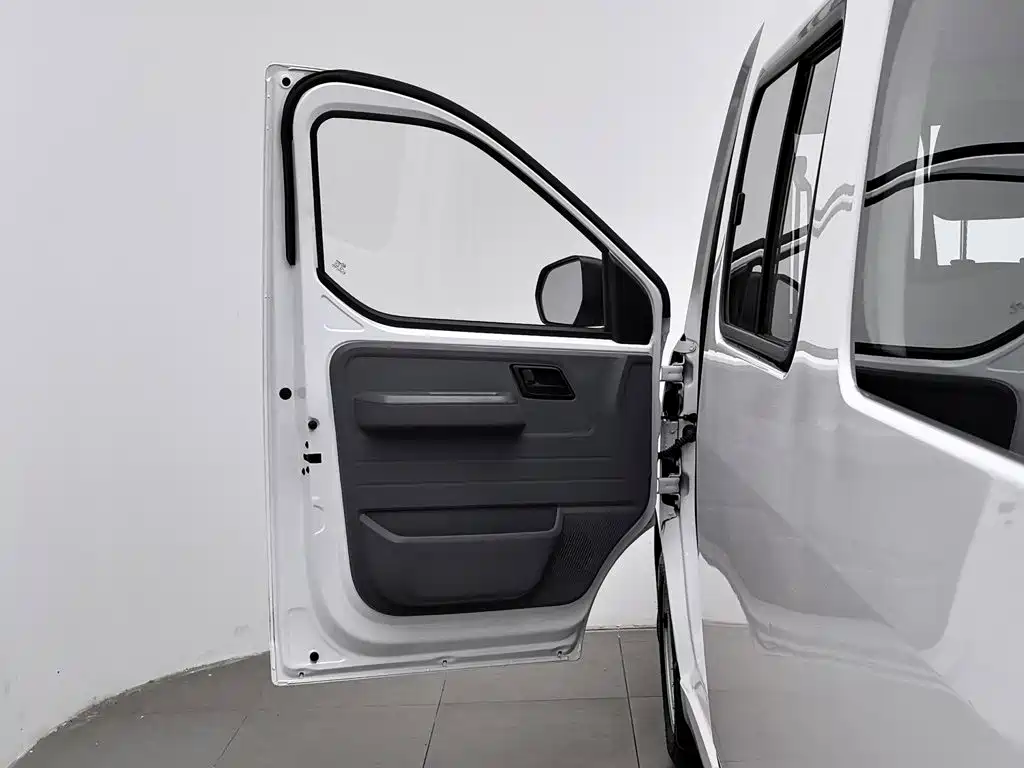 Wuling Motors Wuling Yangguang 2025 2024 300KM Comfort Bus Version 75kW