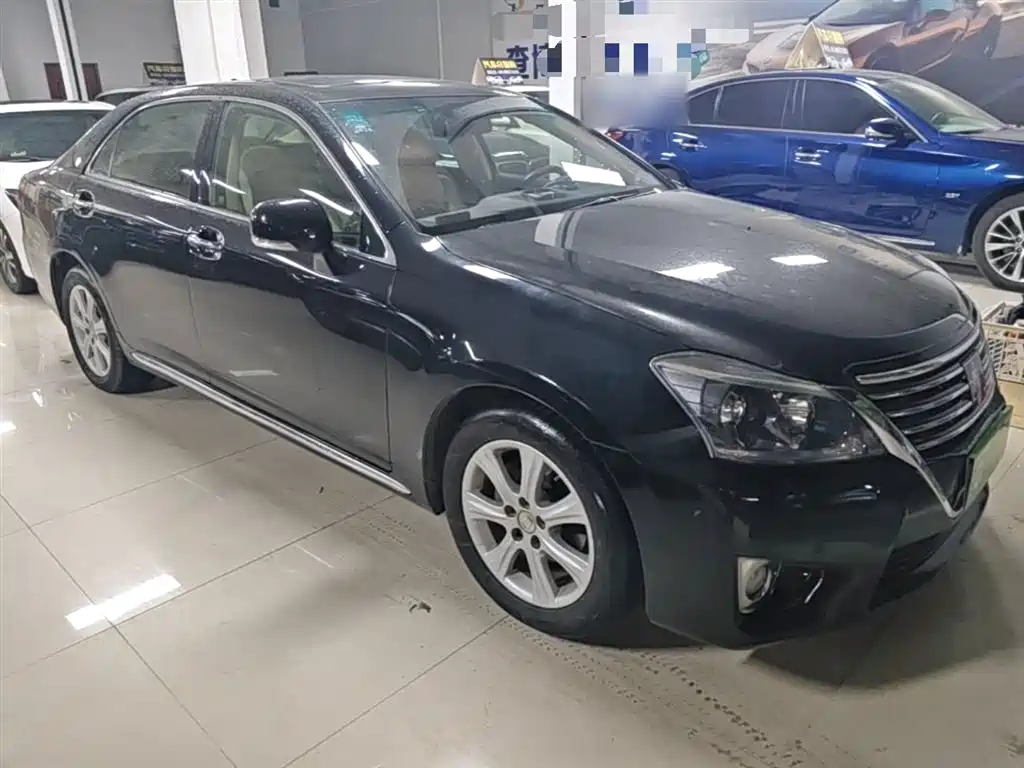 Toyota Crown 2012 3.0L Royal Saloon VIP фото 4