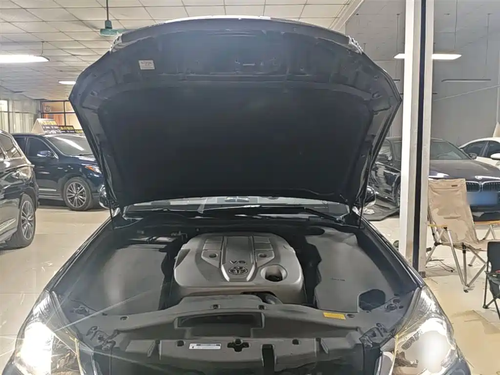 Toyota Crown 2012 3.0L Royal Saloon VIP фото 20