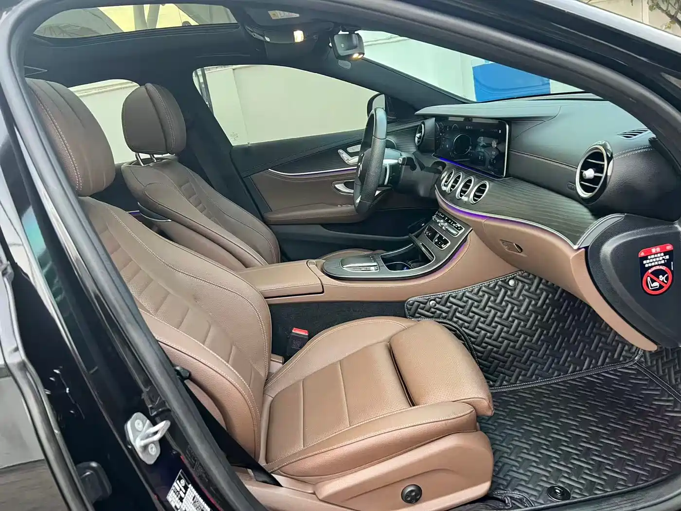 Mercedes-Benz E-Class New Energy 2022 E 350 e L Plug-in Hybrid Sports Sedan фото 7