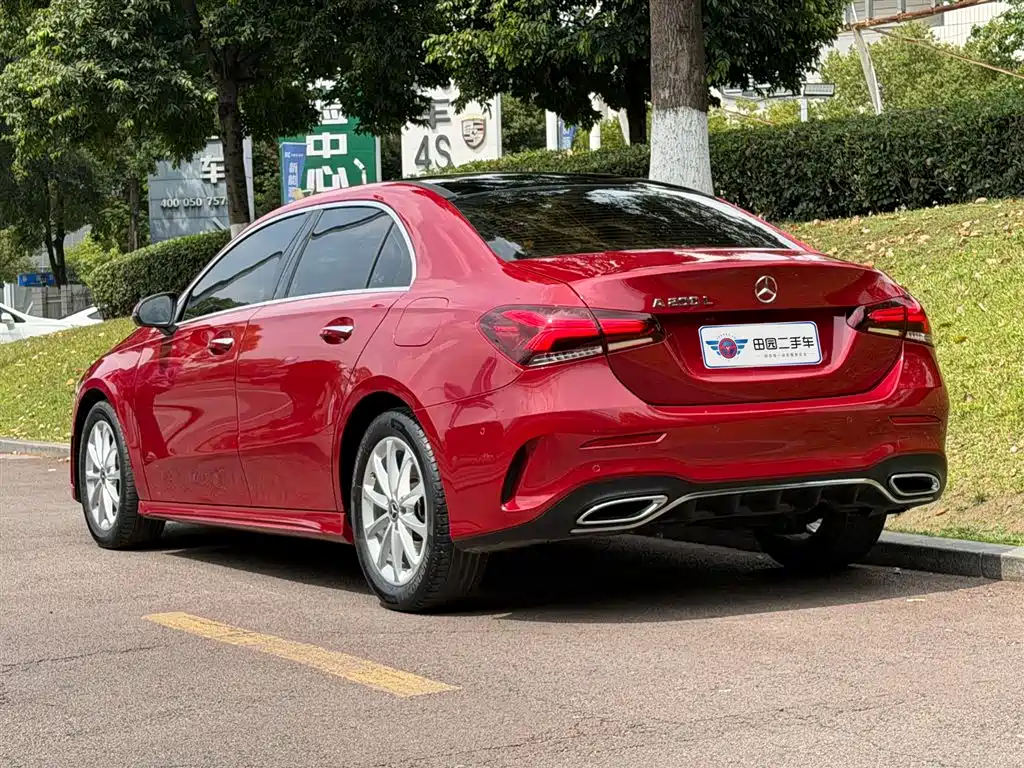 Mercedes-Benz A-Class 2021 A 200 L Sport Sedan Fashion Edition фото 4