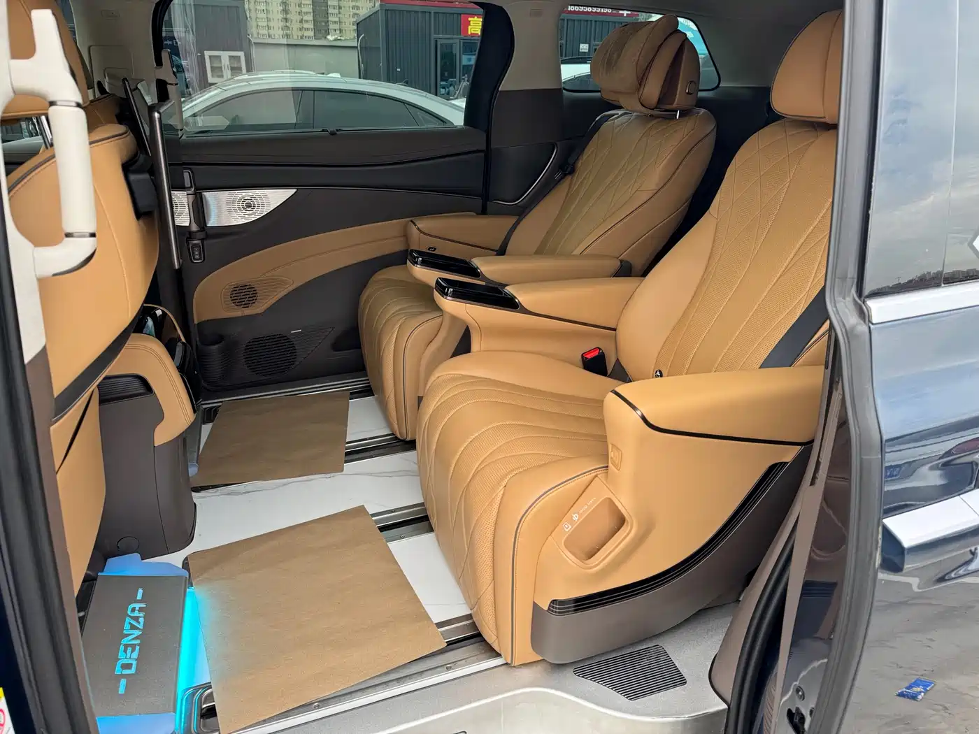 Denza D9 2022 DM-i 970 AWD Flagship фото 10