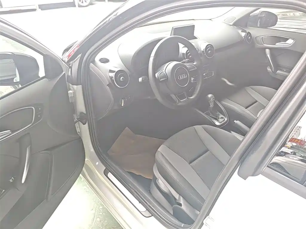 Audi A1 2016 30 TFSI Sportback Design Style Edition фото 16