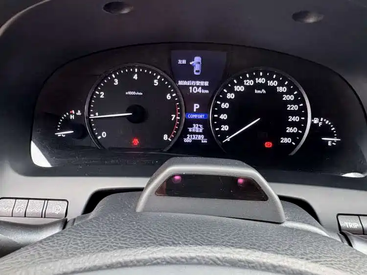 Фото 5 - Lexus LS