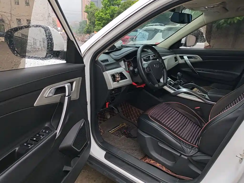 Photo 16 - Geely Atlas