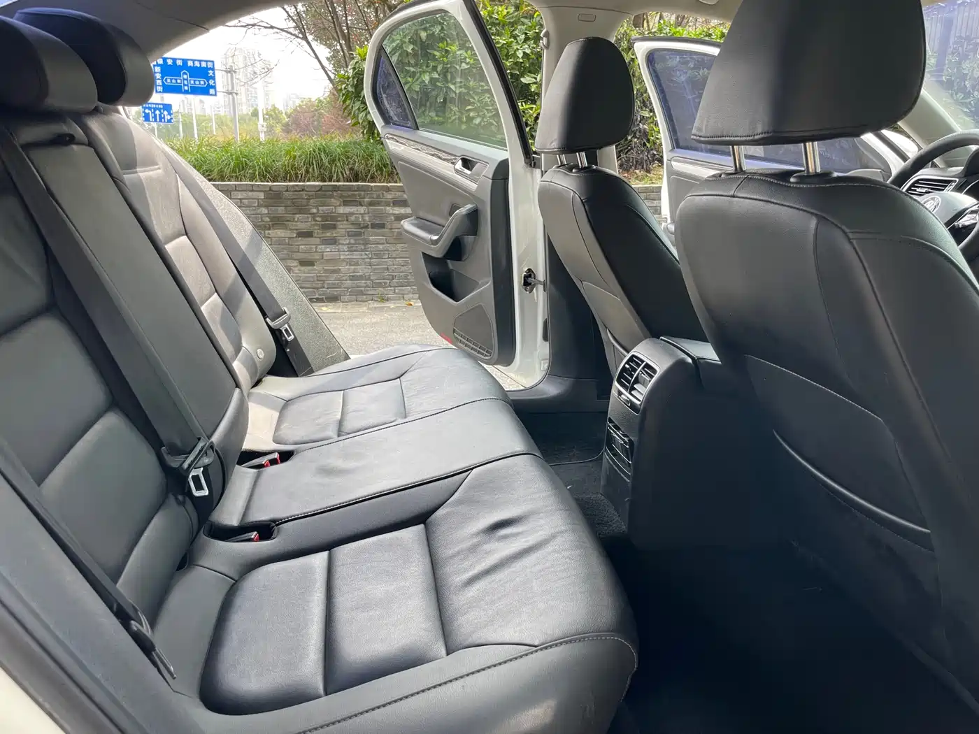 Volkswagen Sagitar 2015 230TSI Automatic Comfort фото 9
