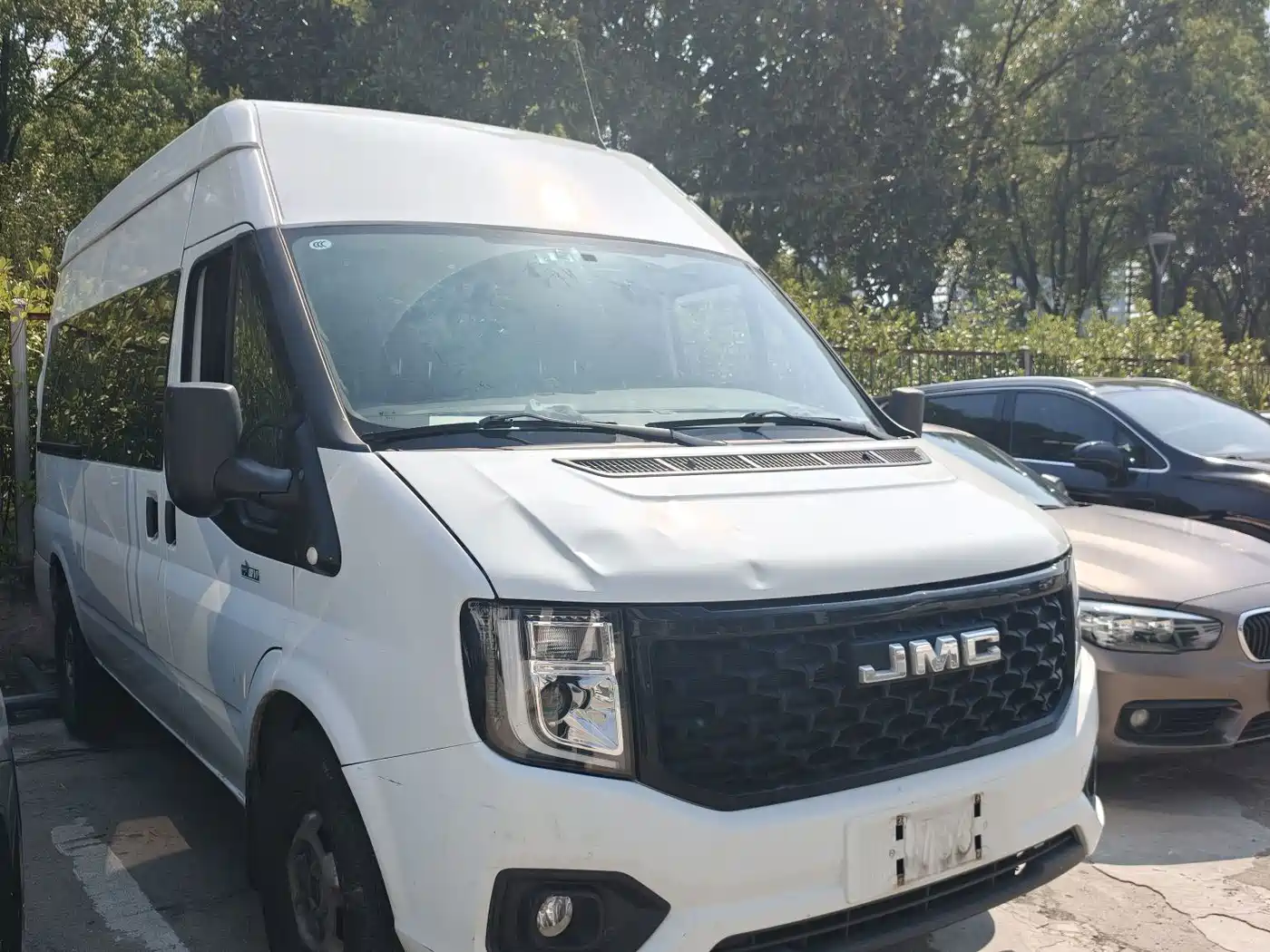 Jiangling JMC Fushun 2024 2023 2.0T Manual Short Wheelbase Medium Roof Business Version 7-Seater (Non-Operational)