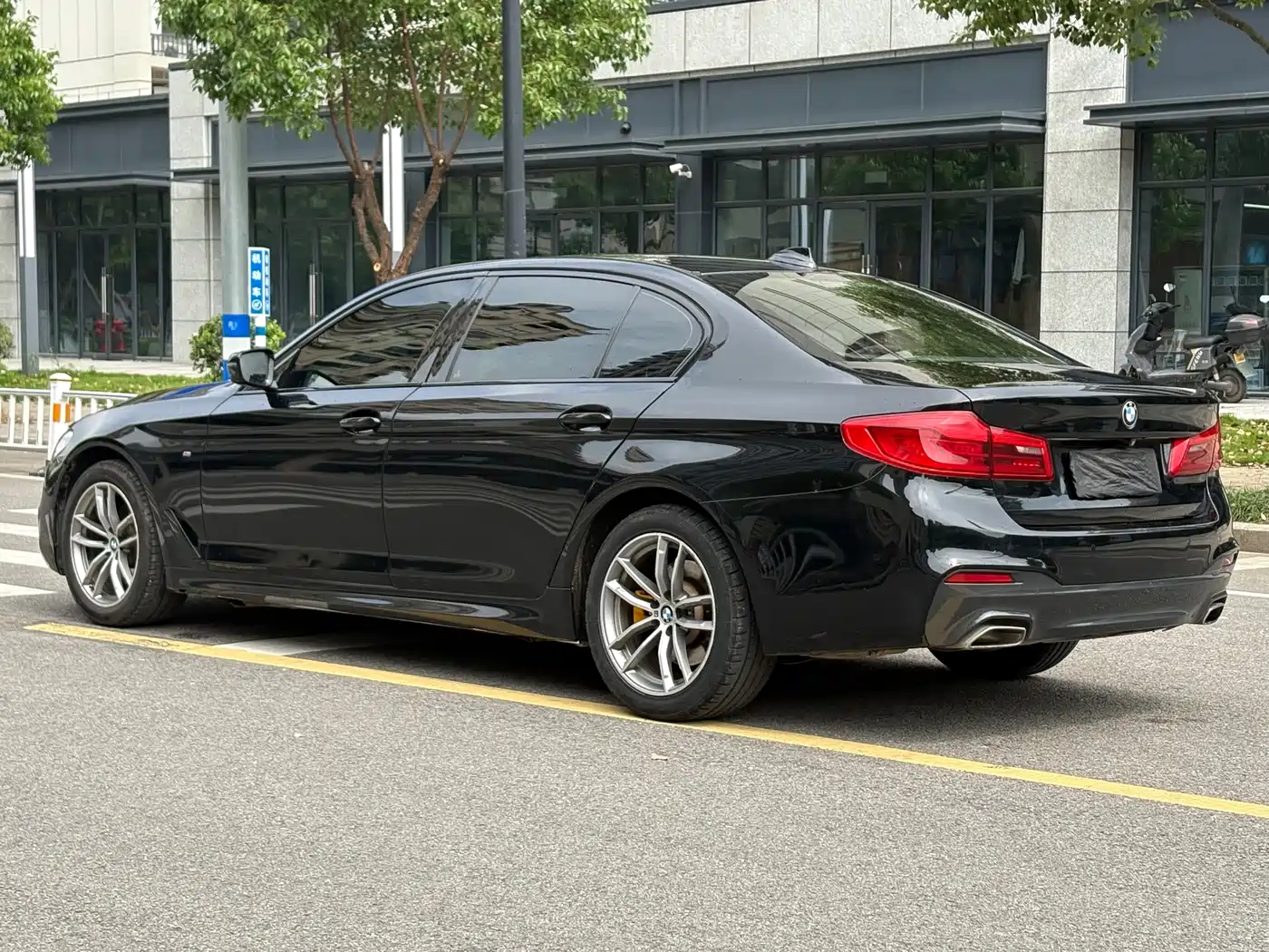 BMW 5 Series 2019 525Li M Sport Package фото 6